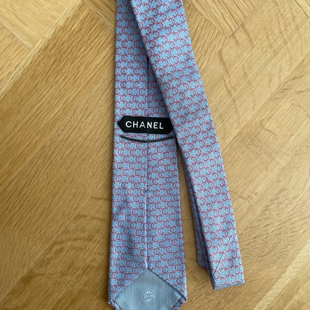 New in Box Chanel Neck Tie Medium Blue & Red Logo - Picture 4 of 4